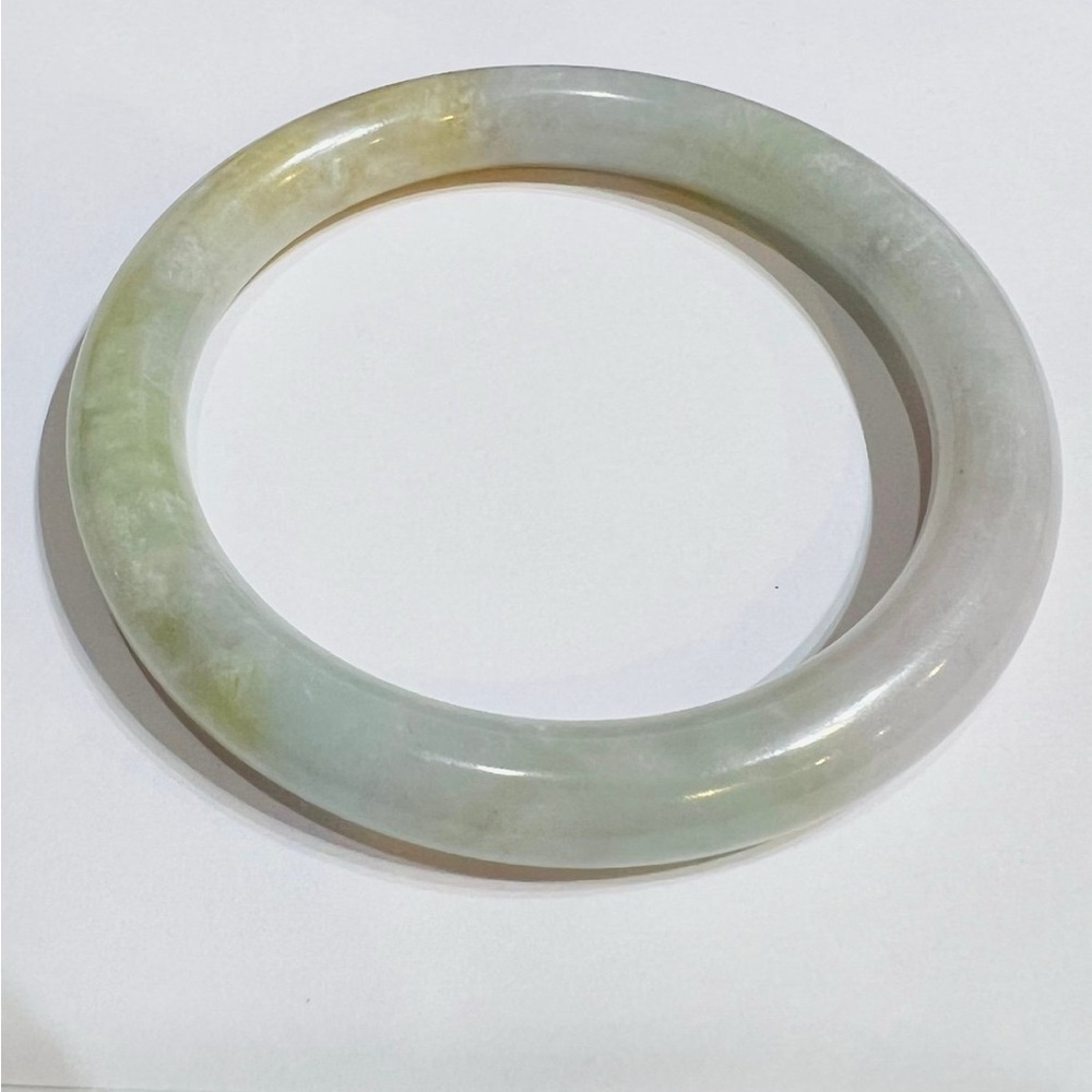 Elegant Jade Bangle Bracelet